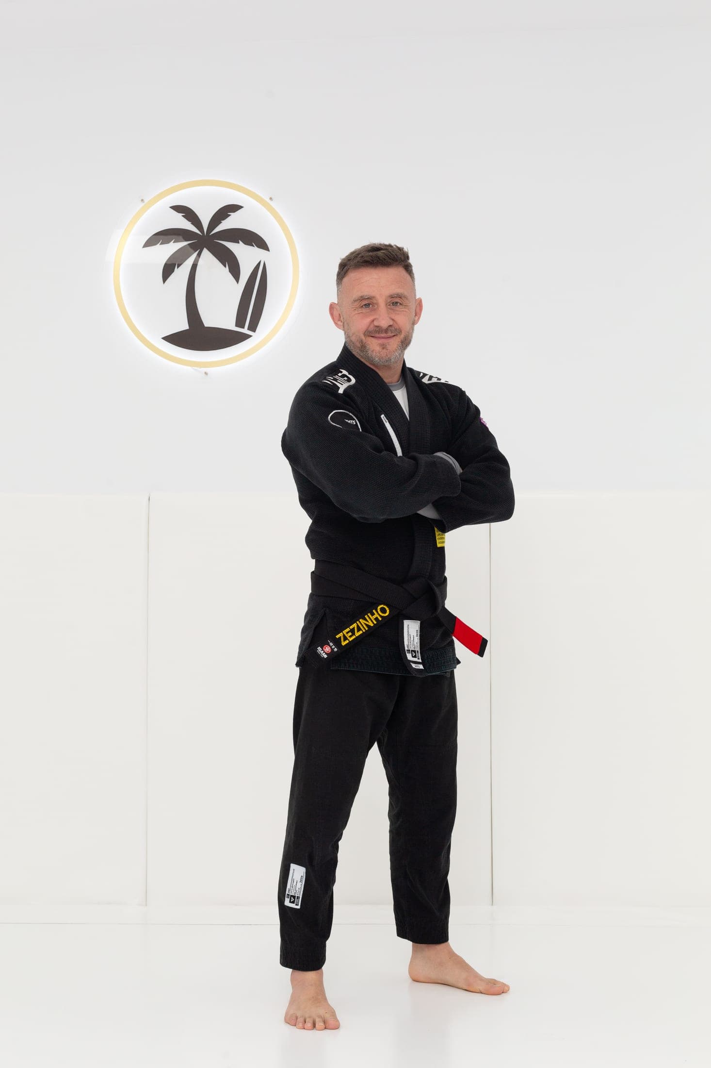 José-Luis con el gi negro, cinturón del Mathias Ribeiro BJJ Team